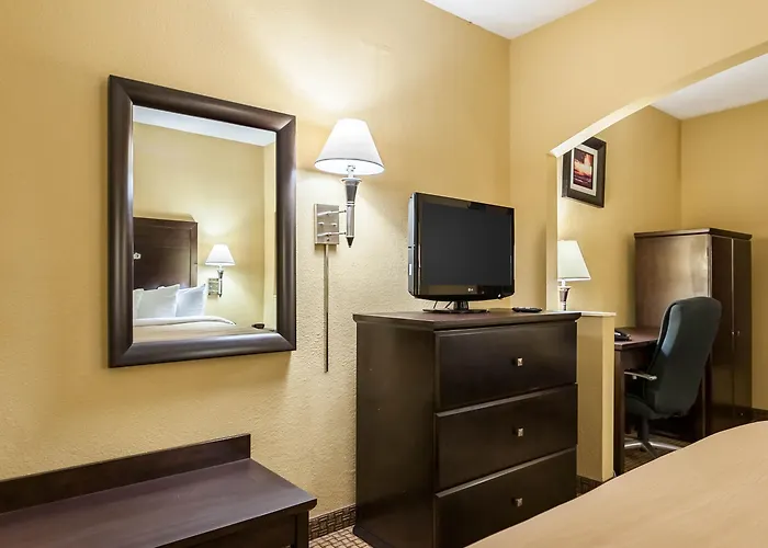 Hotel Quality & Lafayette